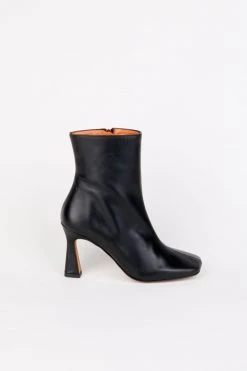 Intentionally Blank LINDA HEELED BOOT Black SHOES
