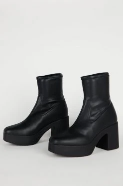 Intentionally Blank MARLOWE PLATFORM BOOT Black Vegan