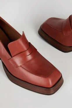 Intentionally Blank MOORE OXFORD HEEL Crimson
