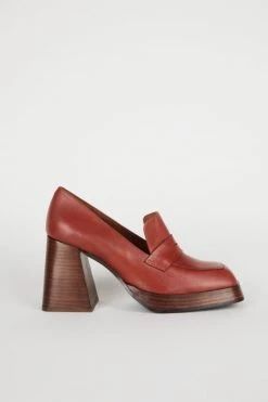 Intentionally Blank MOORE OXFORD HEEL Crimson