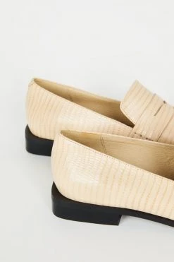 Intentionally Blank OHARA LOAFER Ojai 10 Intentionally Blank OHARA LOAFER Ojai