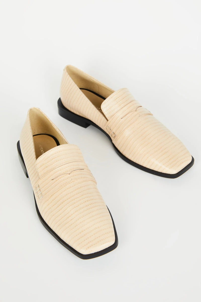 Intentionally Blank OHARA LOAFER Ojai 4 Intentionally Blank OHARA LOAFER Ojai