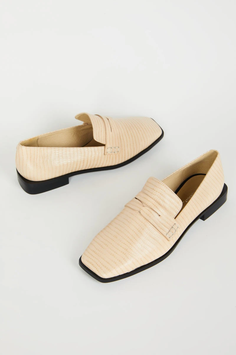 Intentionally Blank OHARA LOAFER Ojai 3 Intentionally Blank OHARA LOAFER Ojai