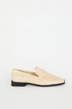 Intentionally Blank OHARA LOAFER Ojai 11 Intentionally Blank OHARA LOAFER Ojai