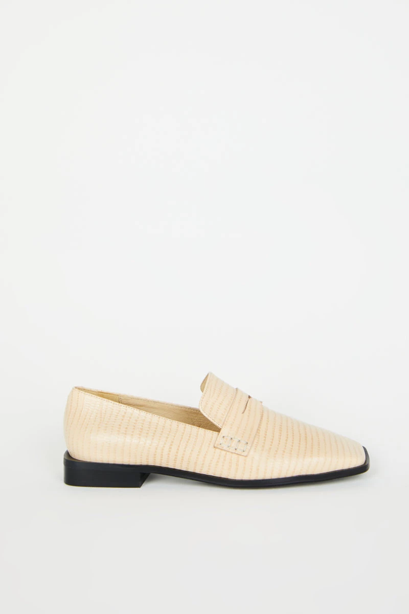 Intentionally Blank OHARA LOAFER Ojai 7 Intentionally Blank OHARA LOAFER Ojai
