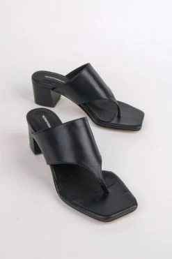 Intentionally Blank ALVA HEELED SANDAL Black