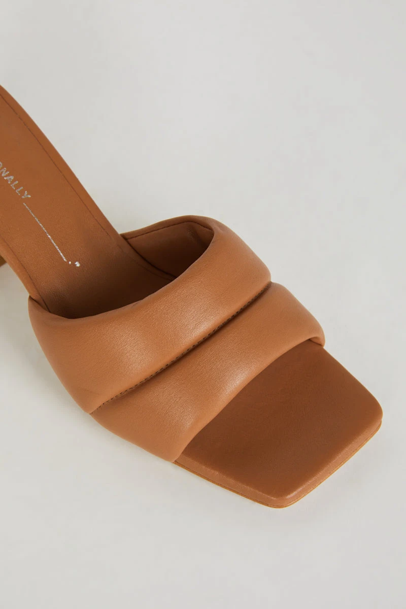 Intentionally Blank TABBI HEEL Whiskey NEW ARRIVALS 6 Intentionally Blank TABBI HEEL Whiskey NEW ARRIVALS