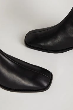 Intentionally Blank TOUR BOOT Black