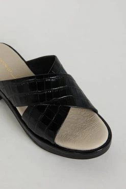 Intentionally Blank VONDA SANDAL Black