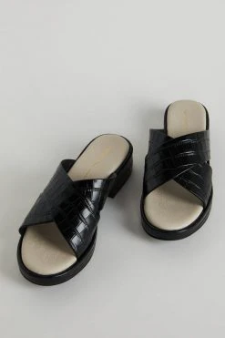 Intentionally Blank VONDA SANDAL Black