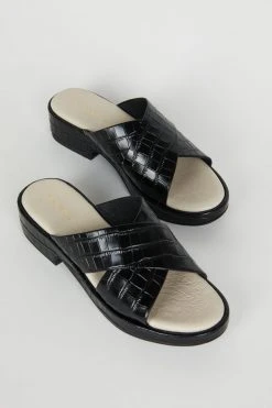 Intentionally Blank VONDA SANDAL Black