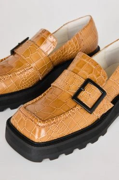 Intentionally Blank TORONTO LOAFER Tan